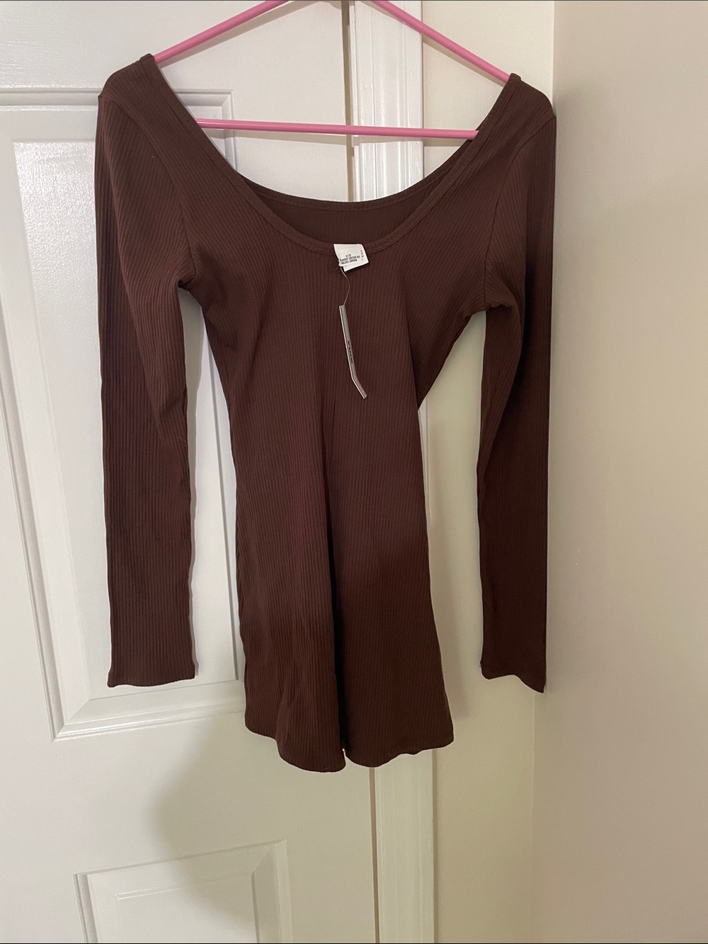 Ribbed Long-Sleeve Scoop Neck Top romper in Brown